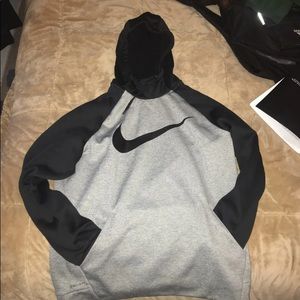 Men’s Nike sweatshirt